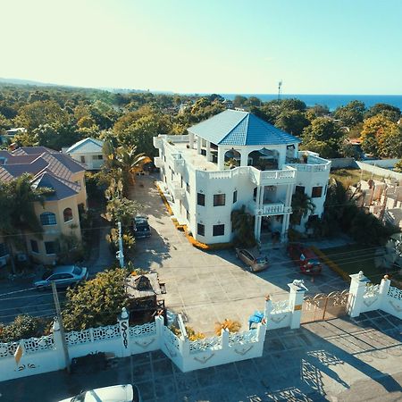 Little Savoy Guest House New Runaway Bay Eksteriør bilde