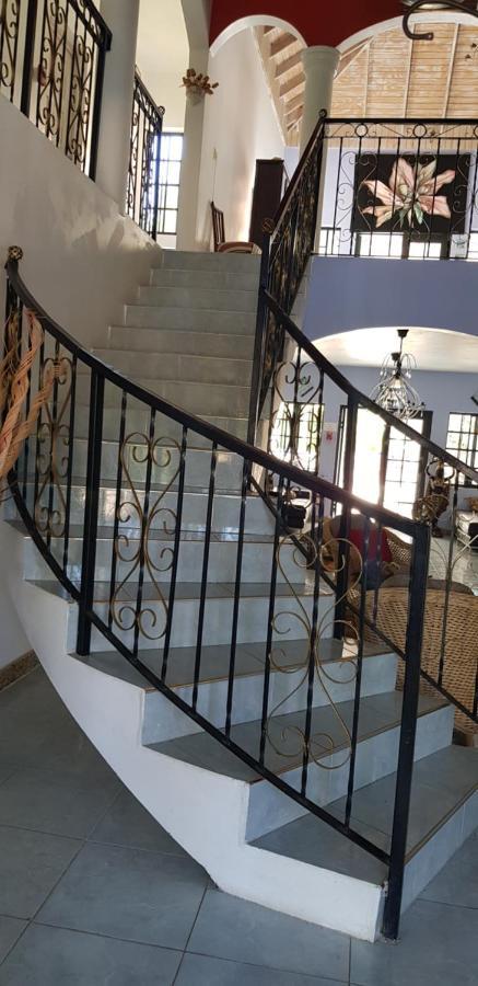 Little Savoy Guest House New Runaway Bay Eksteriør bilde