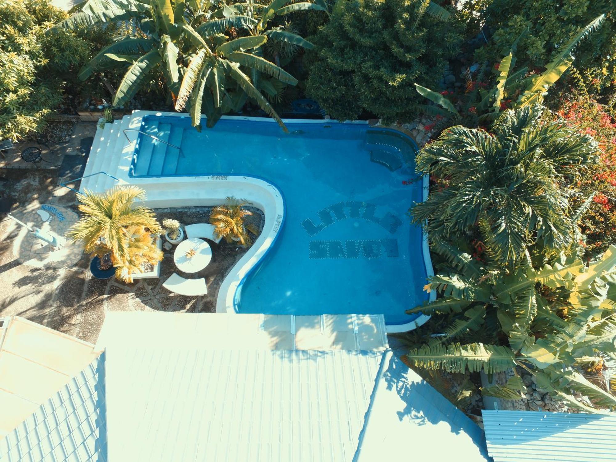 Little Savoy Guest House New Runaway Bay Eksteriør bilde
