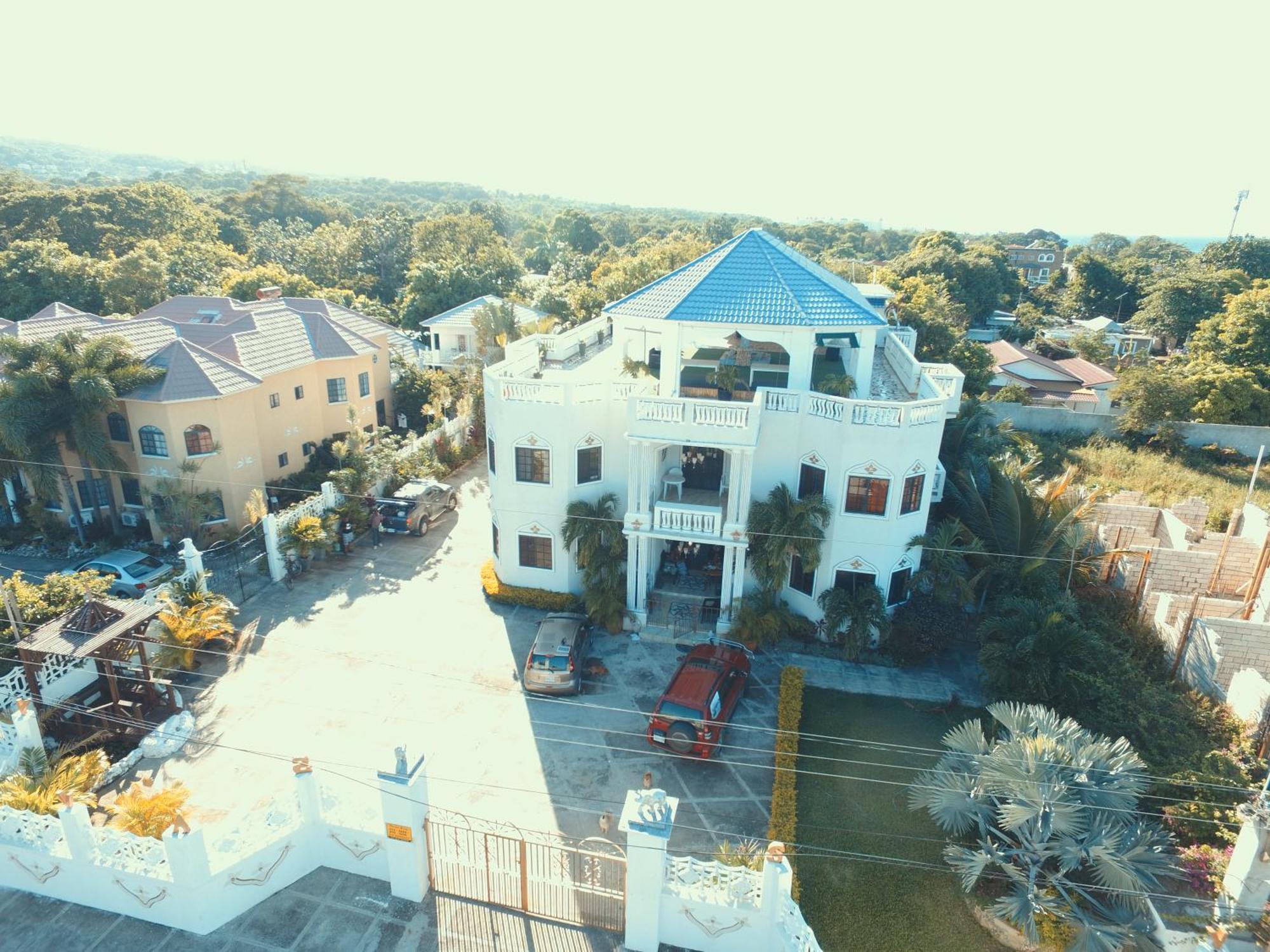 Little Savoy Guest House New Runaway Bay Eksteriør bilde