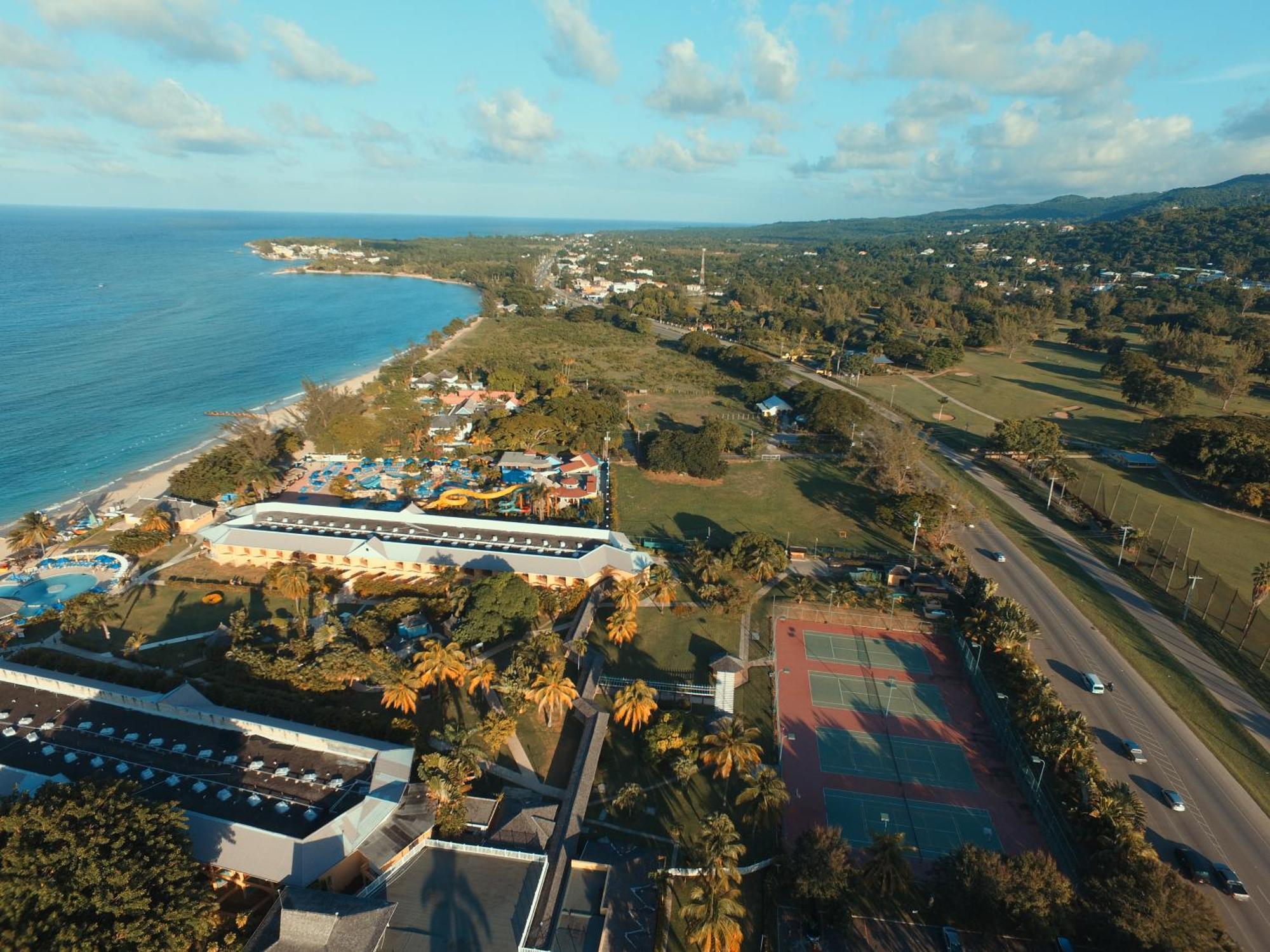 Little Savoy Guest House New Runaway Bay Eksteriør bilde