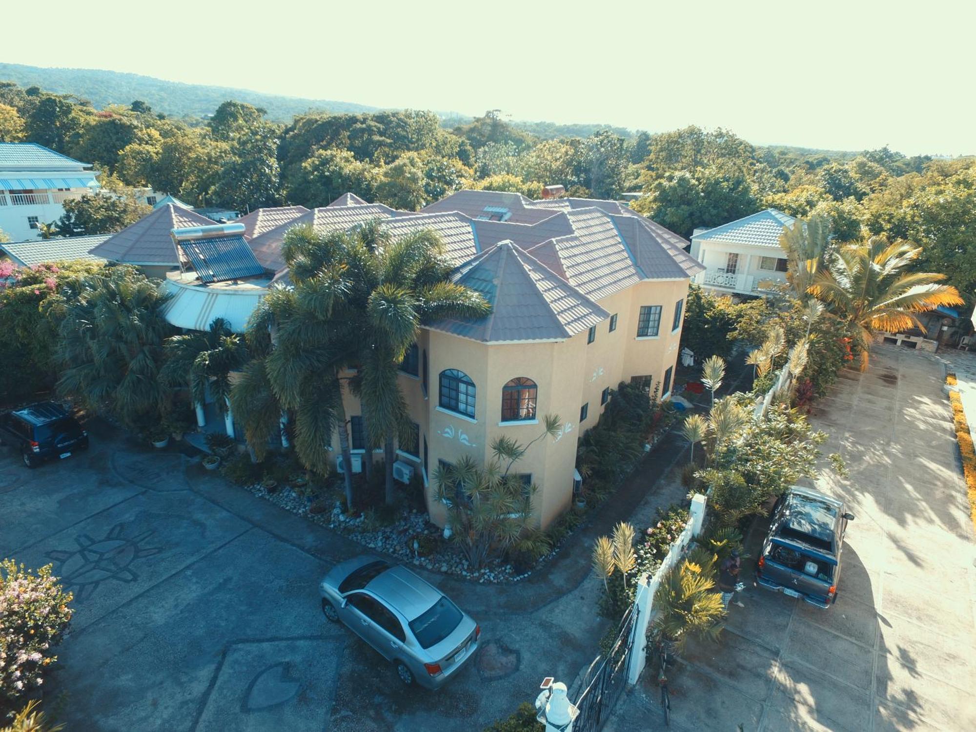 Little Savoy Guest House New Runaway Bay Eksteriør bilde
