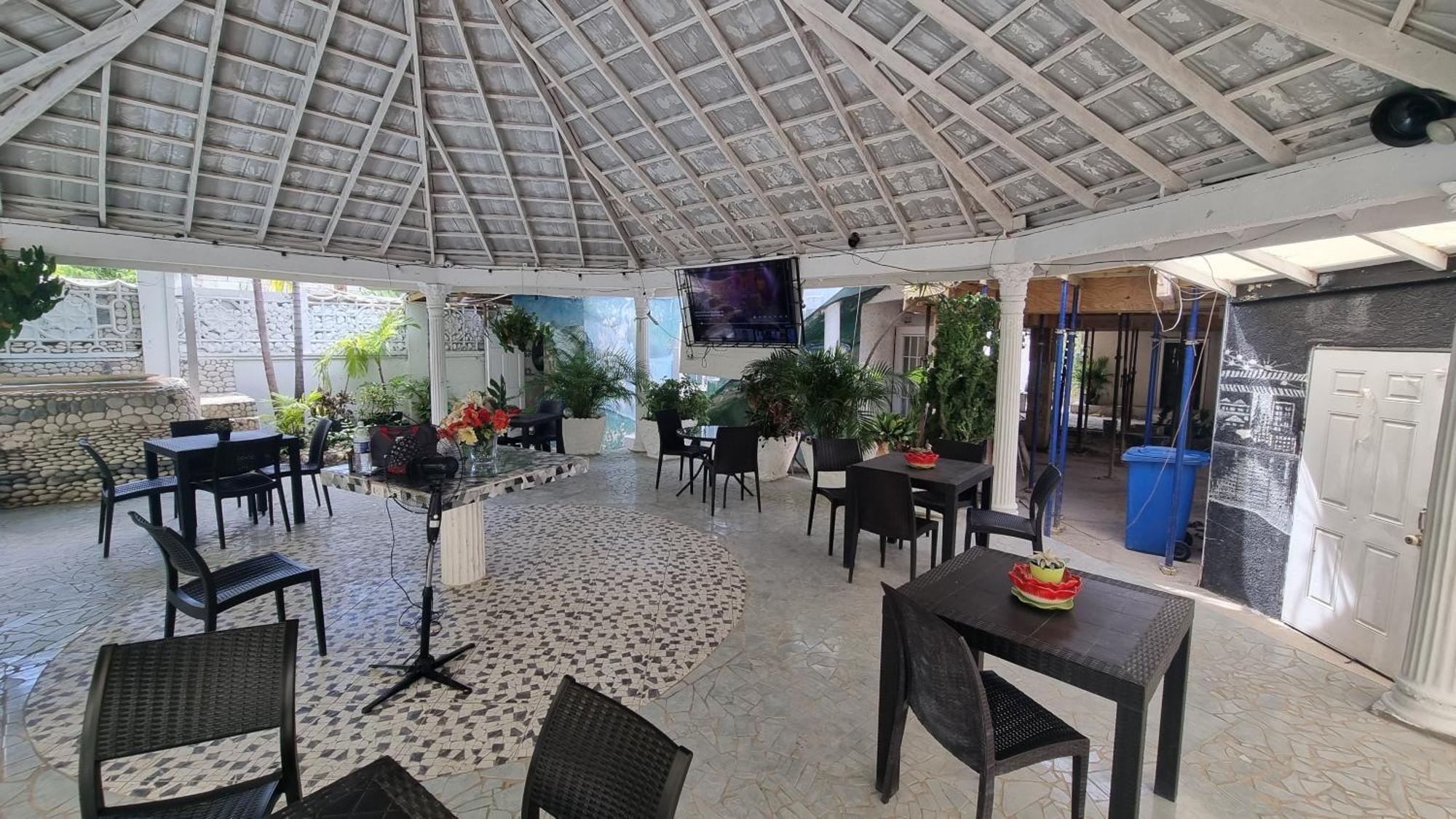 Little Savoy Guest House New Runaway Bay Eksteriør bilde
