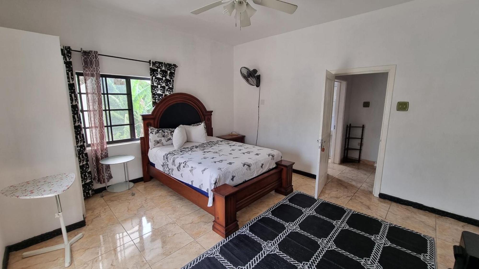 Little Savoy Guest House New Runaway Bay Eksteriør bilde