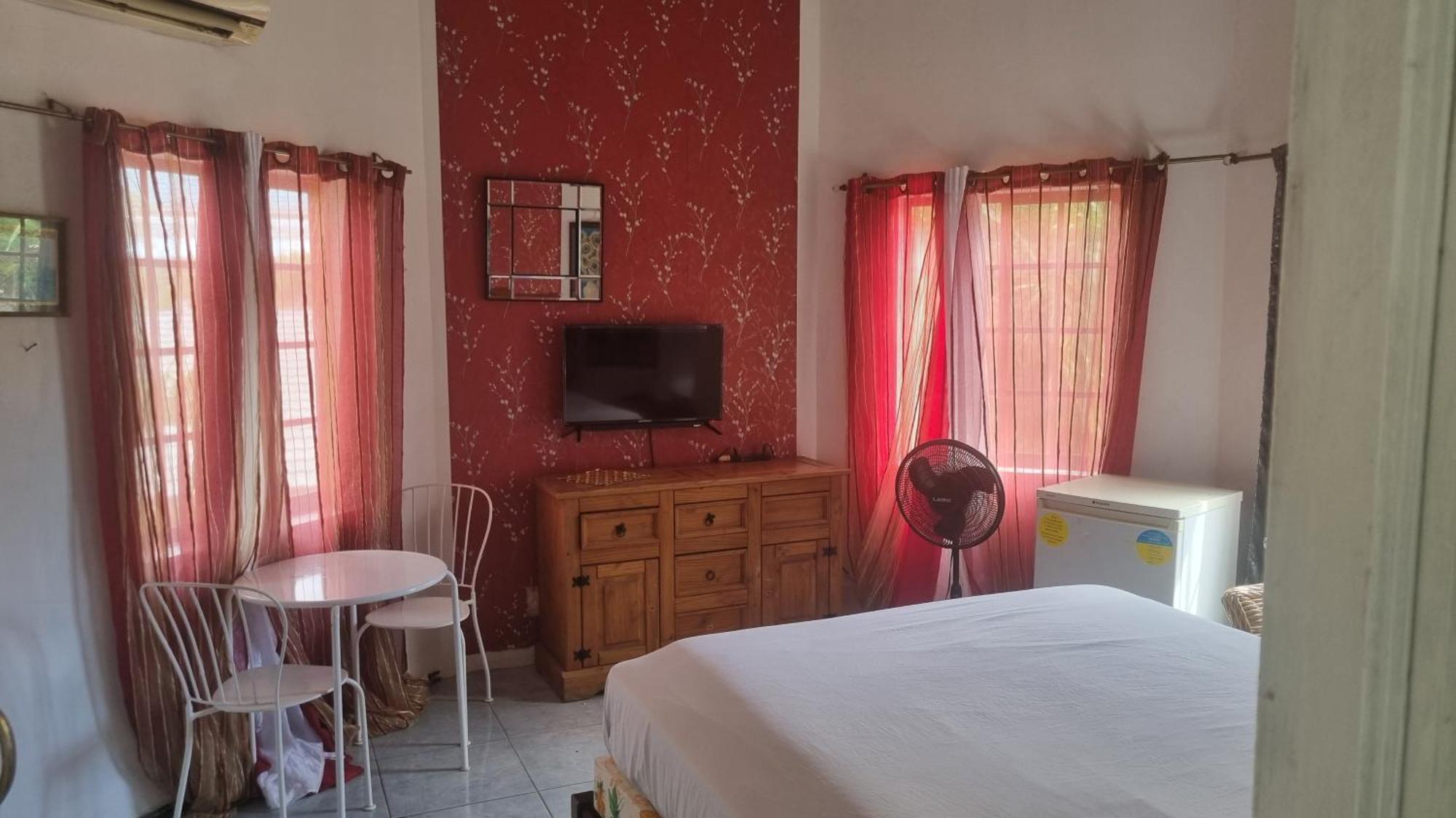 Little Savoy Guest House New Runaway Bay Eksteriør bilde