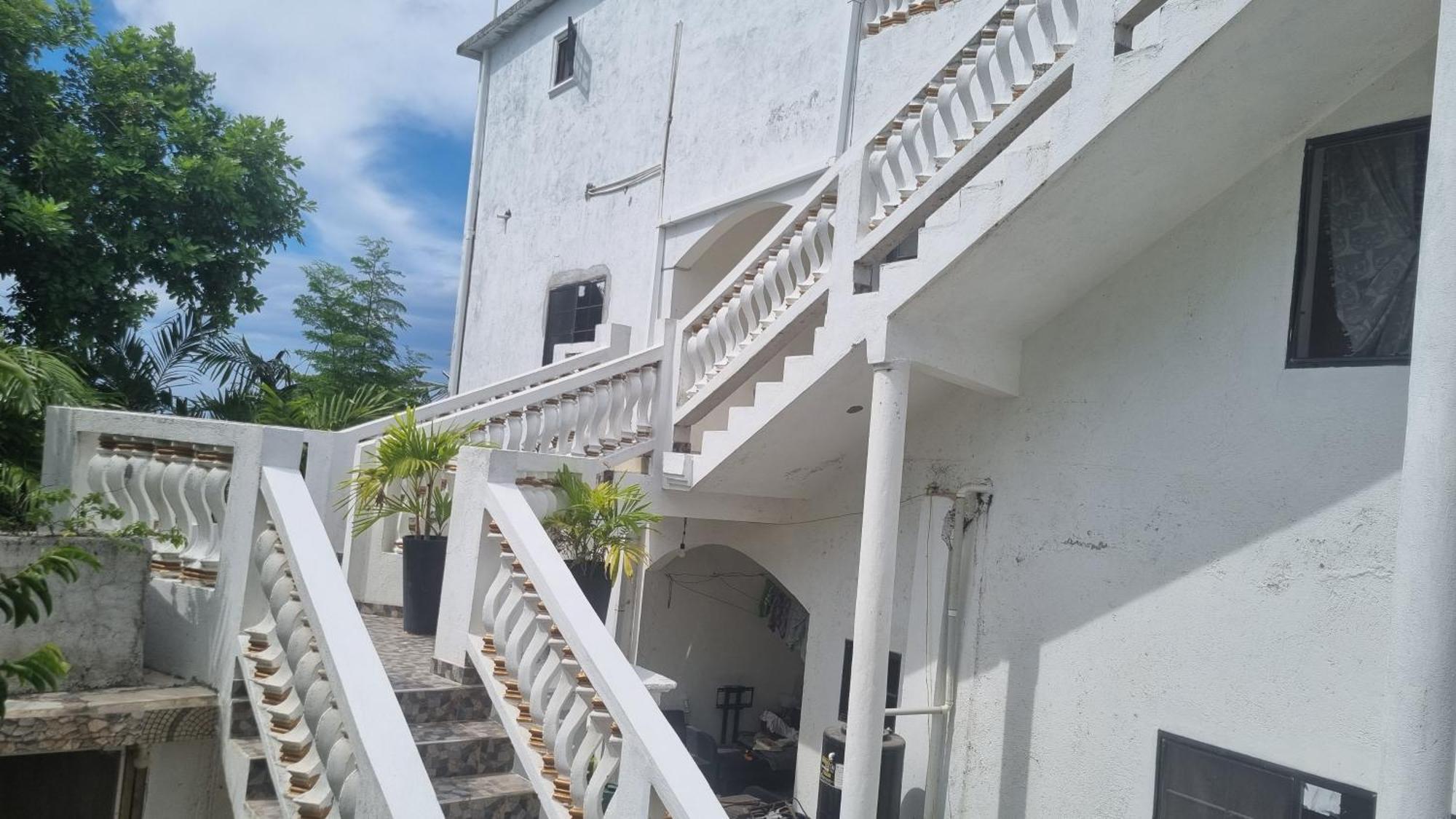 Little Savoy Guest House New Runaway Bay Eksteriør bilde