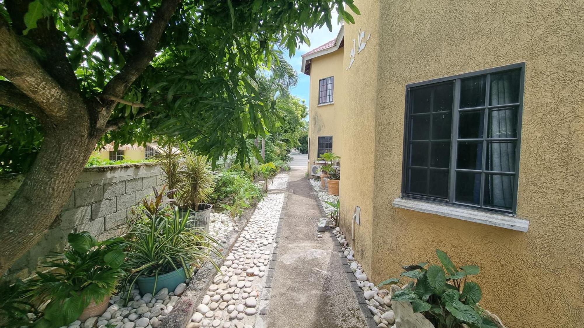 Little Savoy Guest House New Runaway Bay Eksteriør bilde