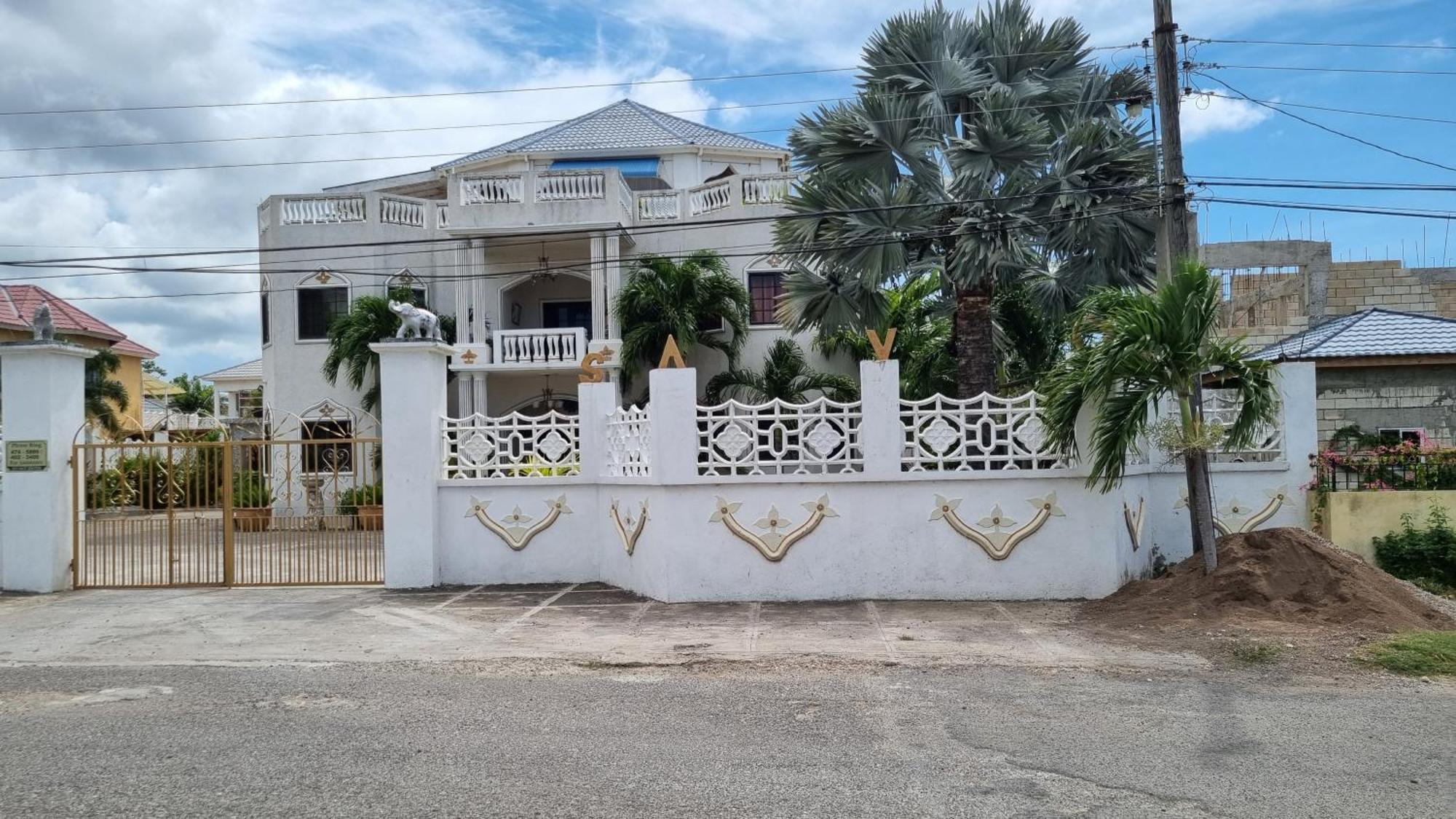 Little Savoy Guest House New Runaway Bay Eksteriør bilde