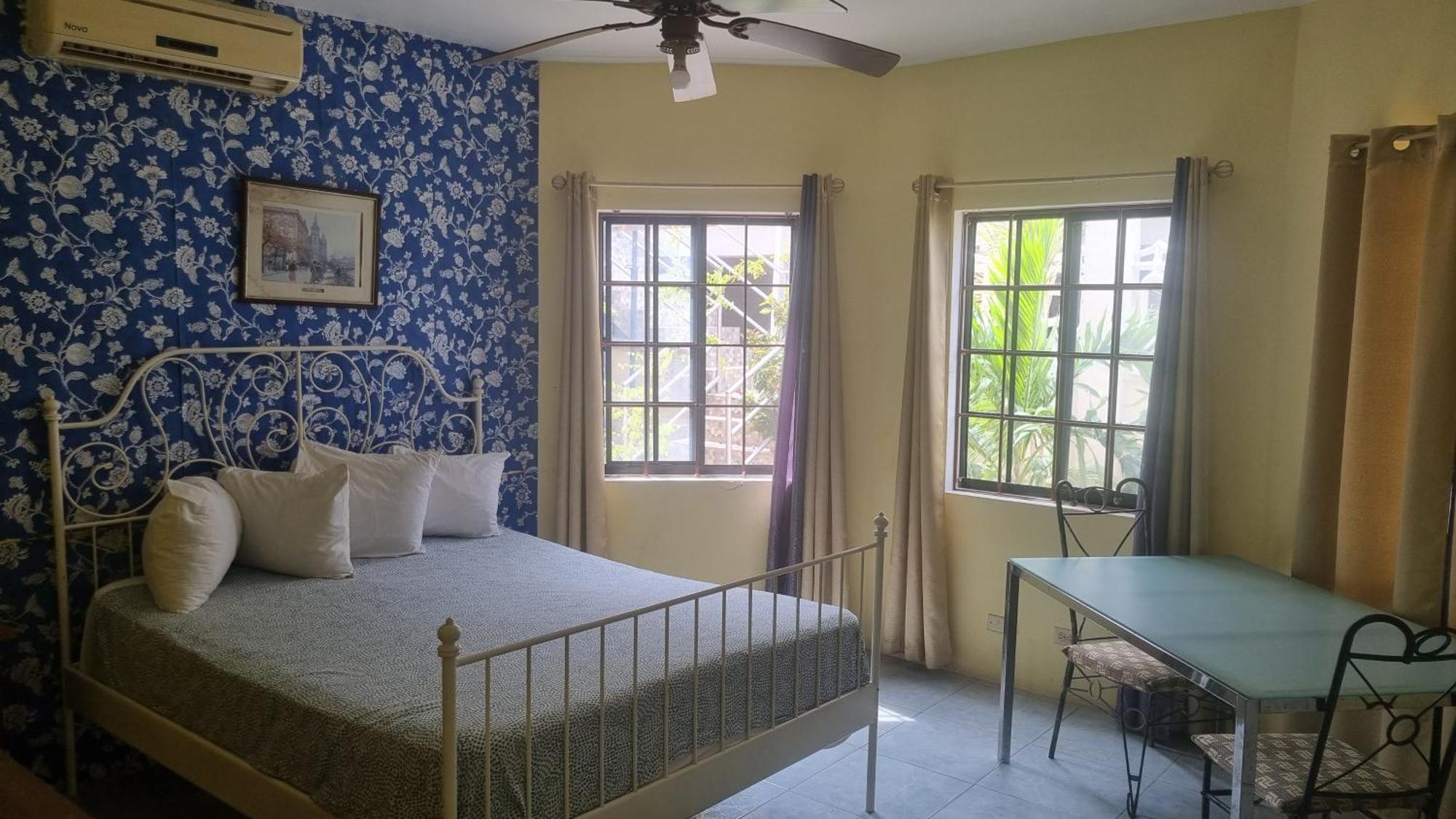 Little Savoy Guest House New Runaway Bay Eksteriør bilde