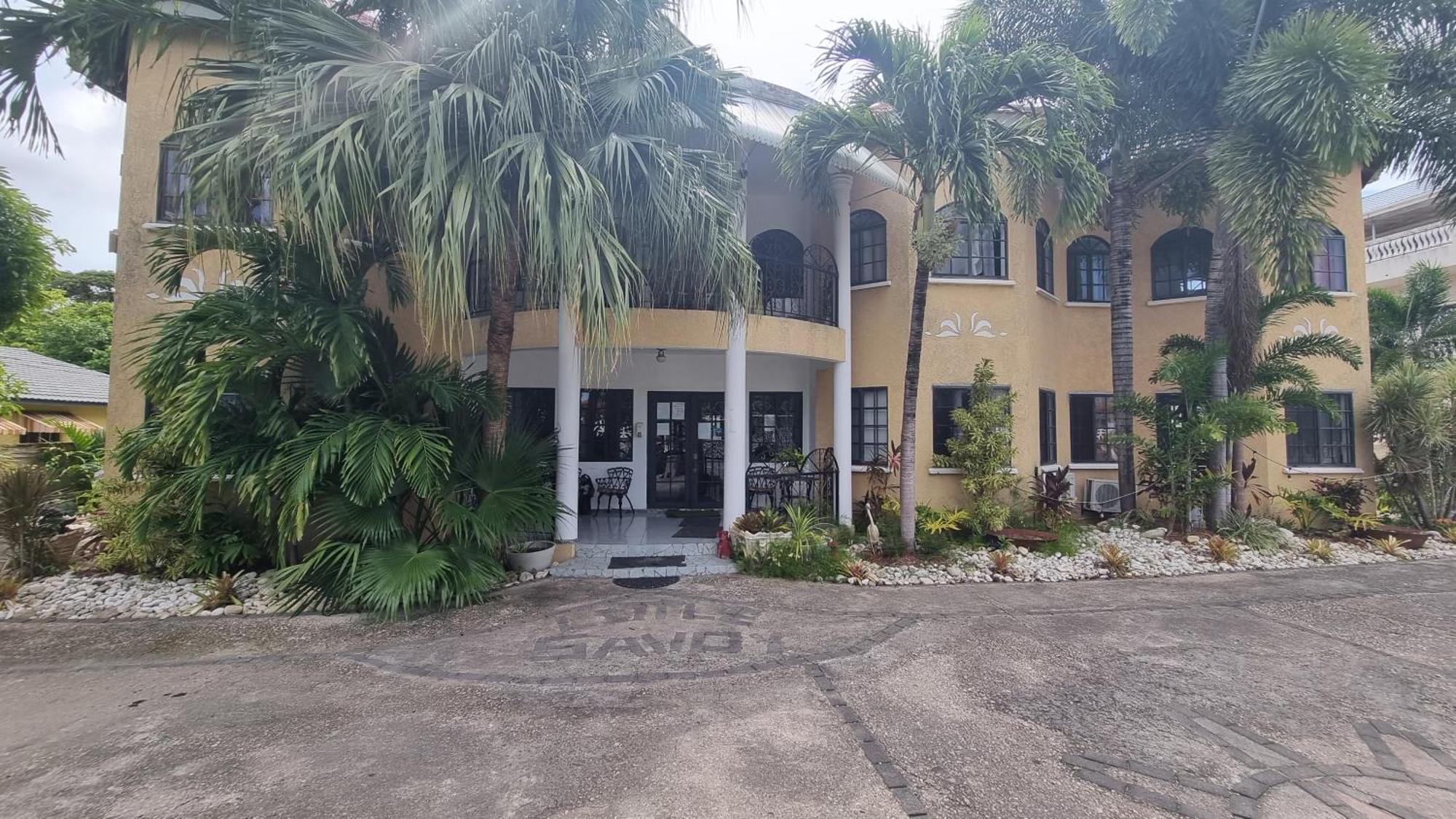 Little Savoy Guest House New Runaway Bay Eksteriør bilde