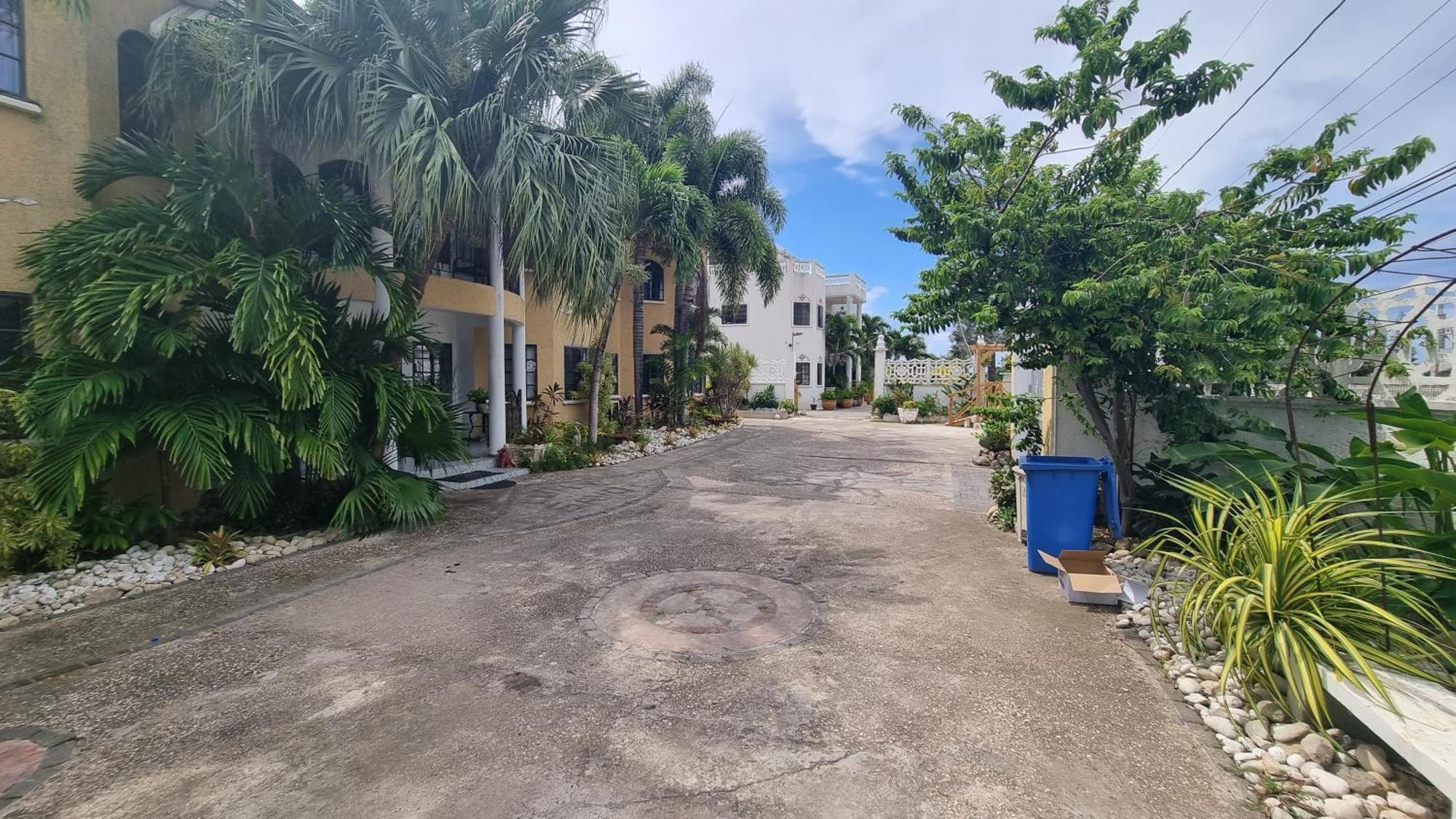 Little Savoy Guest House New Runaway Bay Eksteriør bilde